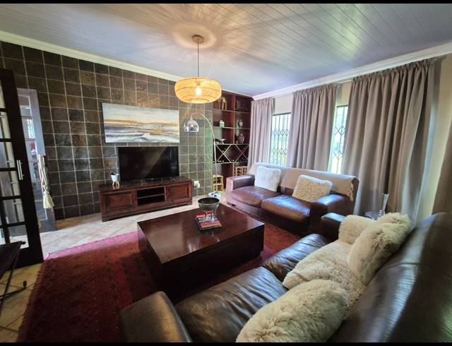 3 BEDROOM HOUSE FOR SALE IN VANDERBIJLPARK SW 5